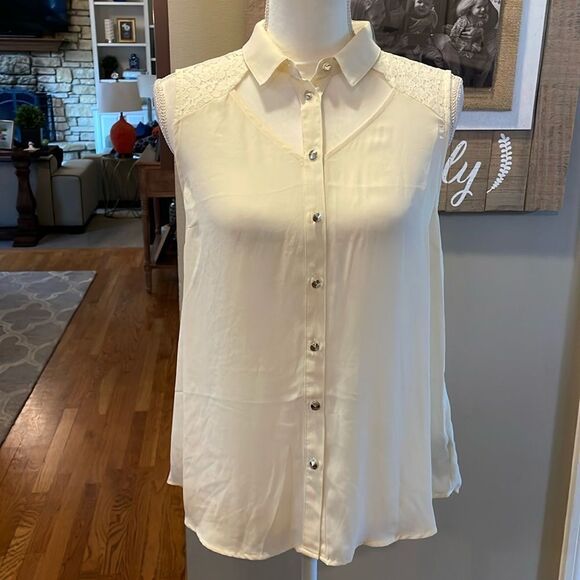 Forever 21 Cream Lace Cutout Button down sleeveless top - Picture 1 of 8